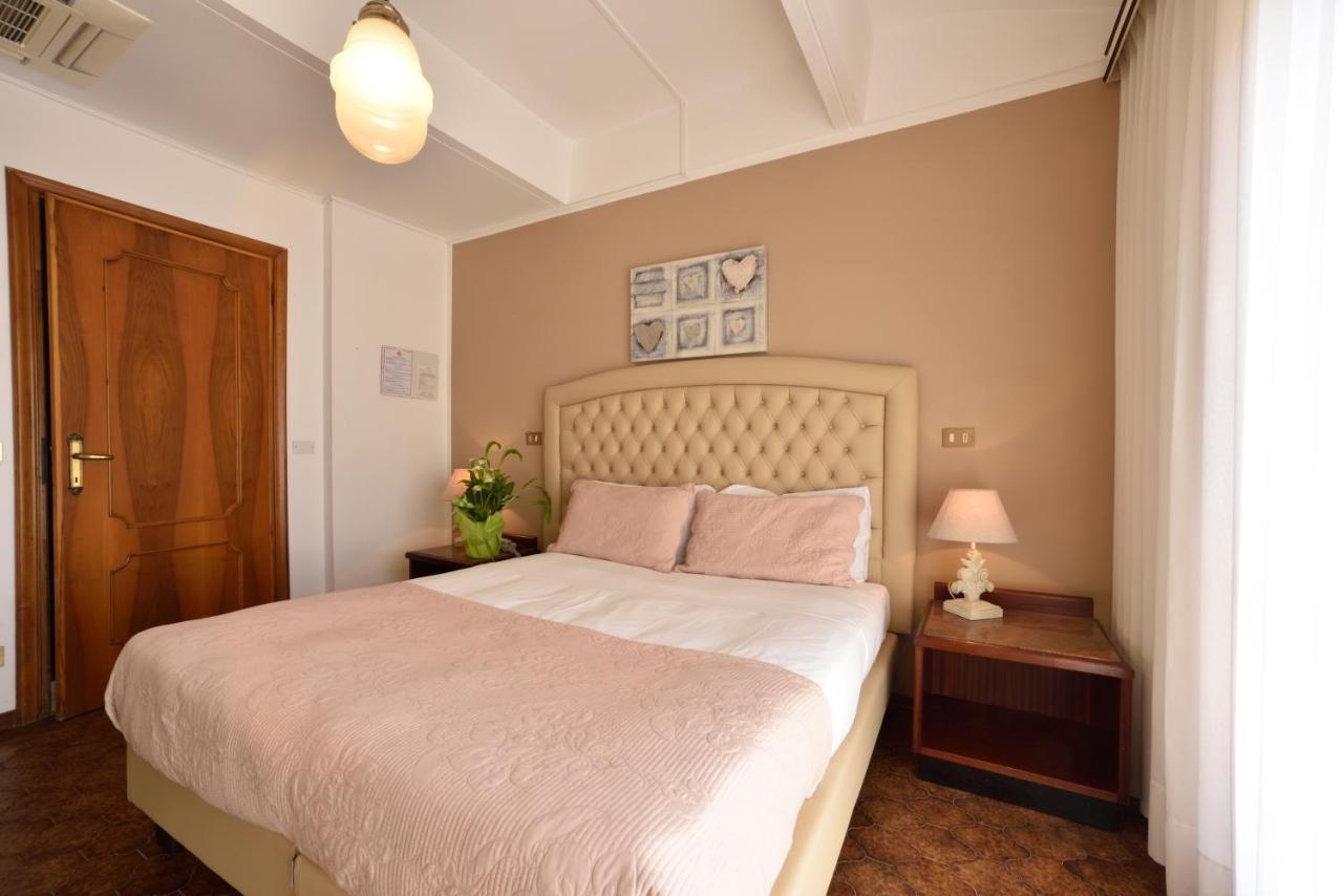 Hotel Bergamo Mare Mhotelsgroup 산토바르톨로메오알마레 외부 사진