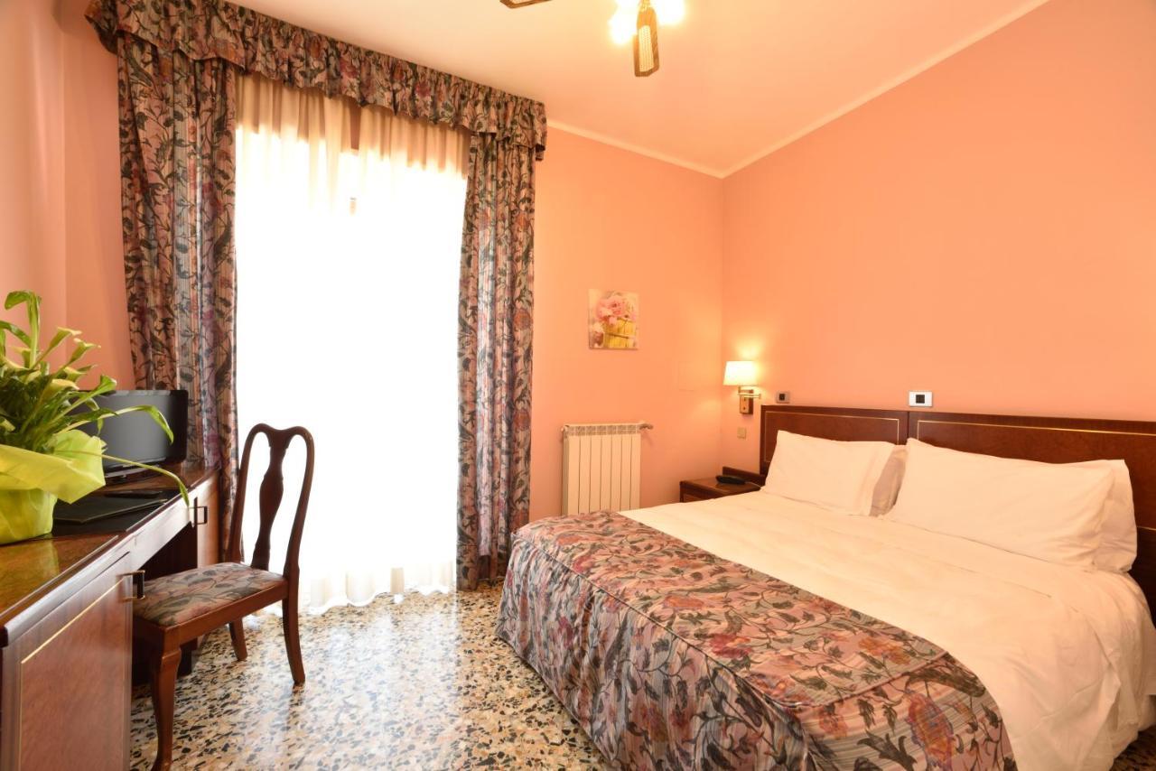 Hotel Bergamo Mare Mhotelsgroup 산토바르톨로메오알마레 외부 사진