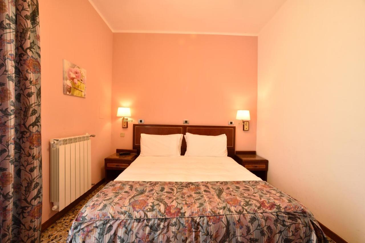 Hotel Bergamo Mare Mhotelsgroup 산토바르톨로메오알마레 외부 사진