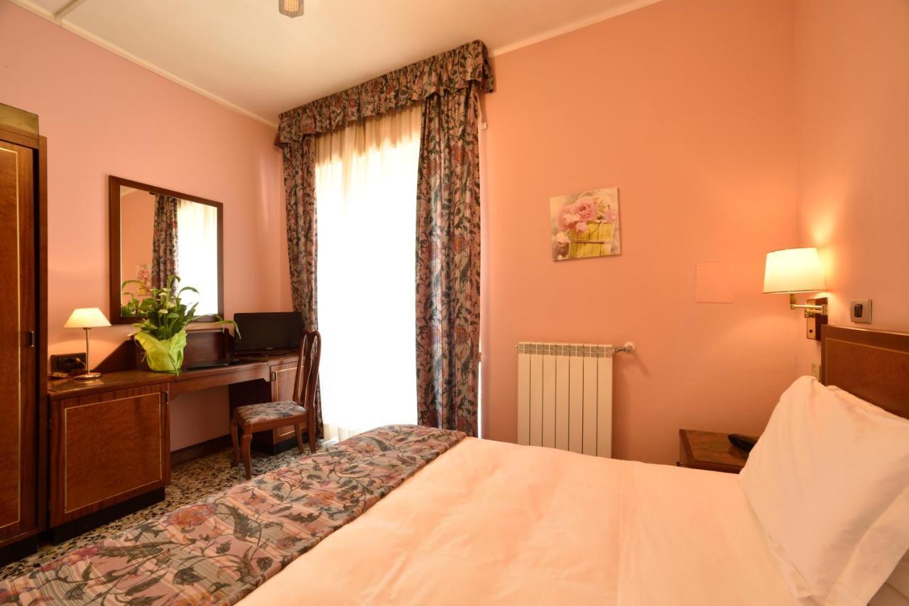Hotel Bergamo Mare Mhotelsgroup 산토바르톨로메오알마레 외부 사진