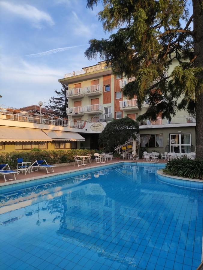 Hotel Bergamo Mare Mhotelsgroup 산토바르톨로메오알마레 외부 사진