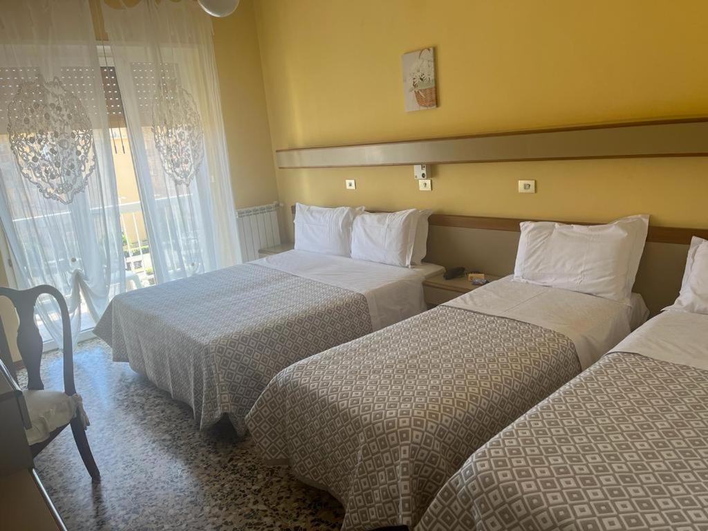 Hotel Bergamo Mare Mhotelsgroup 산토바르톨로메오알마레 외부 사진