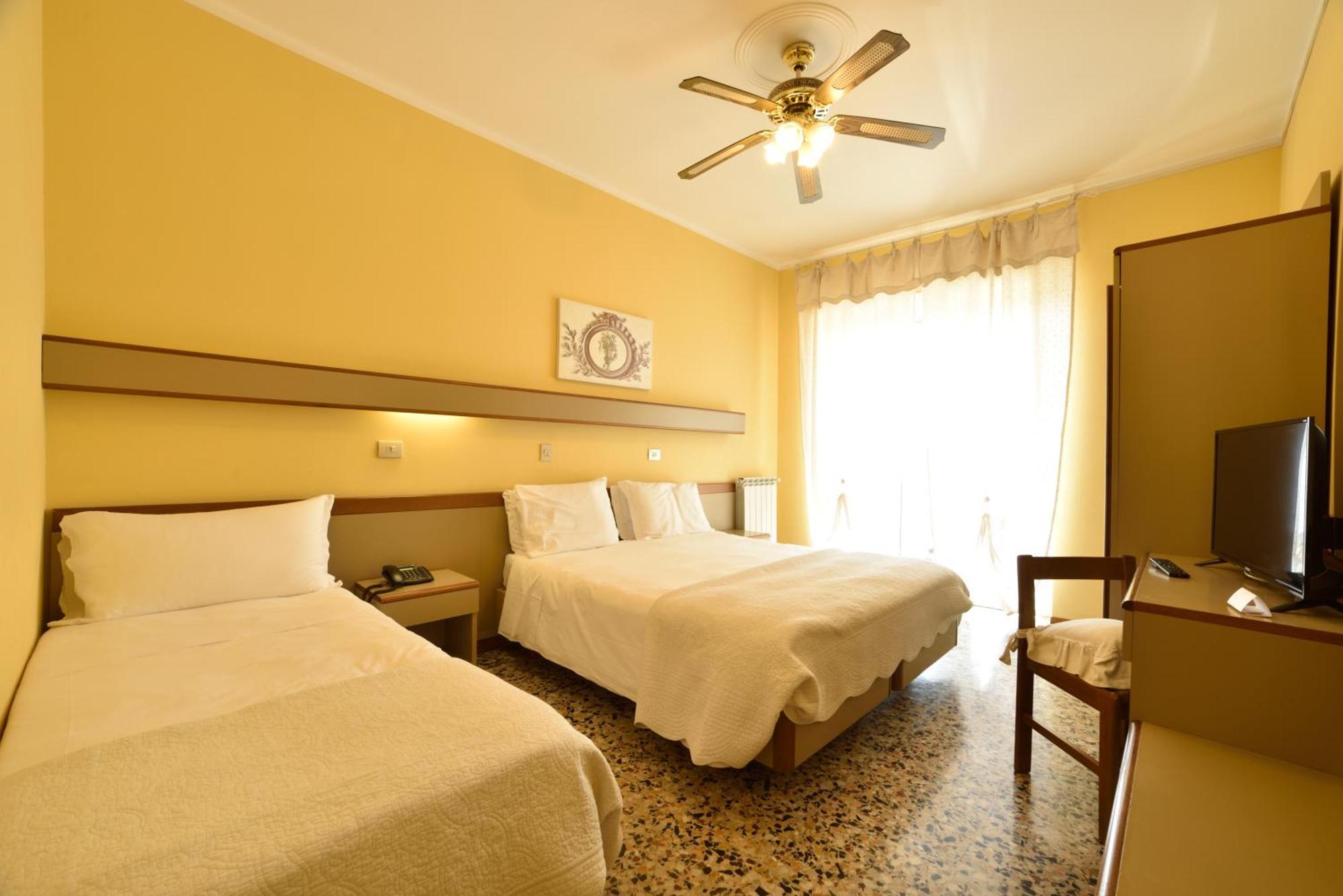 Hotel Bergamo Mare Mhotelsgroup 산토바르톨로메오알마레 외부 사진